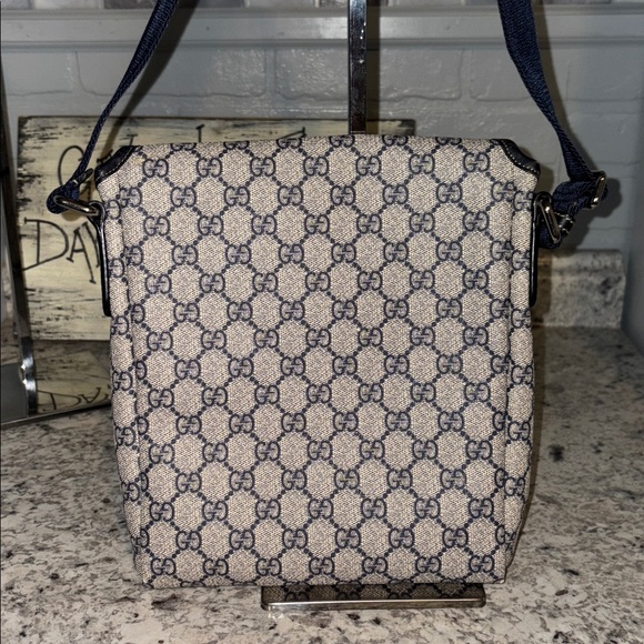 Great Condition Gucci Blue and White Crossbody Bag - Picture 5 of 16